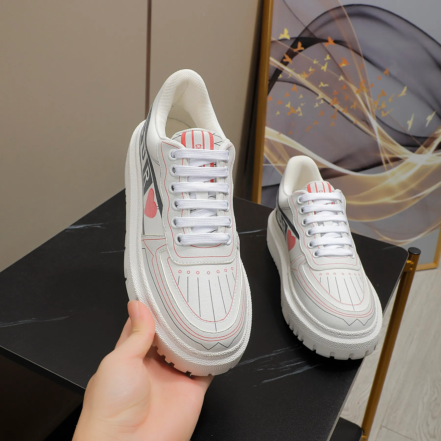 👟👟Ex-factory price 480👟👟 2021ssDior shell-toe casual white shoes, the latest letter strip layout with luminous colors, the same style as the ready-to-wear series 1️⃣Original mold opening 2️⃣Original cowhide➕Breathable mesh lining 3️⃣TPU evacuation outsole 4️⃣Injection-molded latex cowhide feet 5️⃣Full set of packaging at the counter, code number 35-40 (41 can be customized)